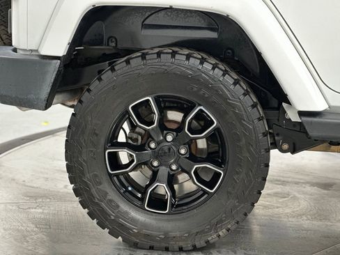 Used 2017 Jeep Wrangler Unlimited Sahara image 22