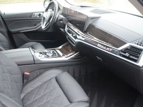 Used 2025 BMW X7 xDrive40i AWD/4WD image 13