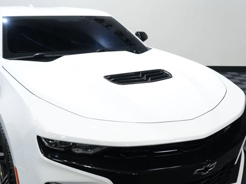 Used 2019 Chevrolet Camaro SS RWD image 12