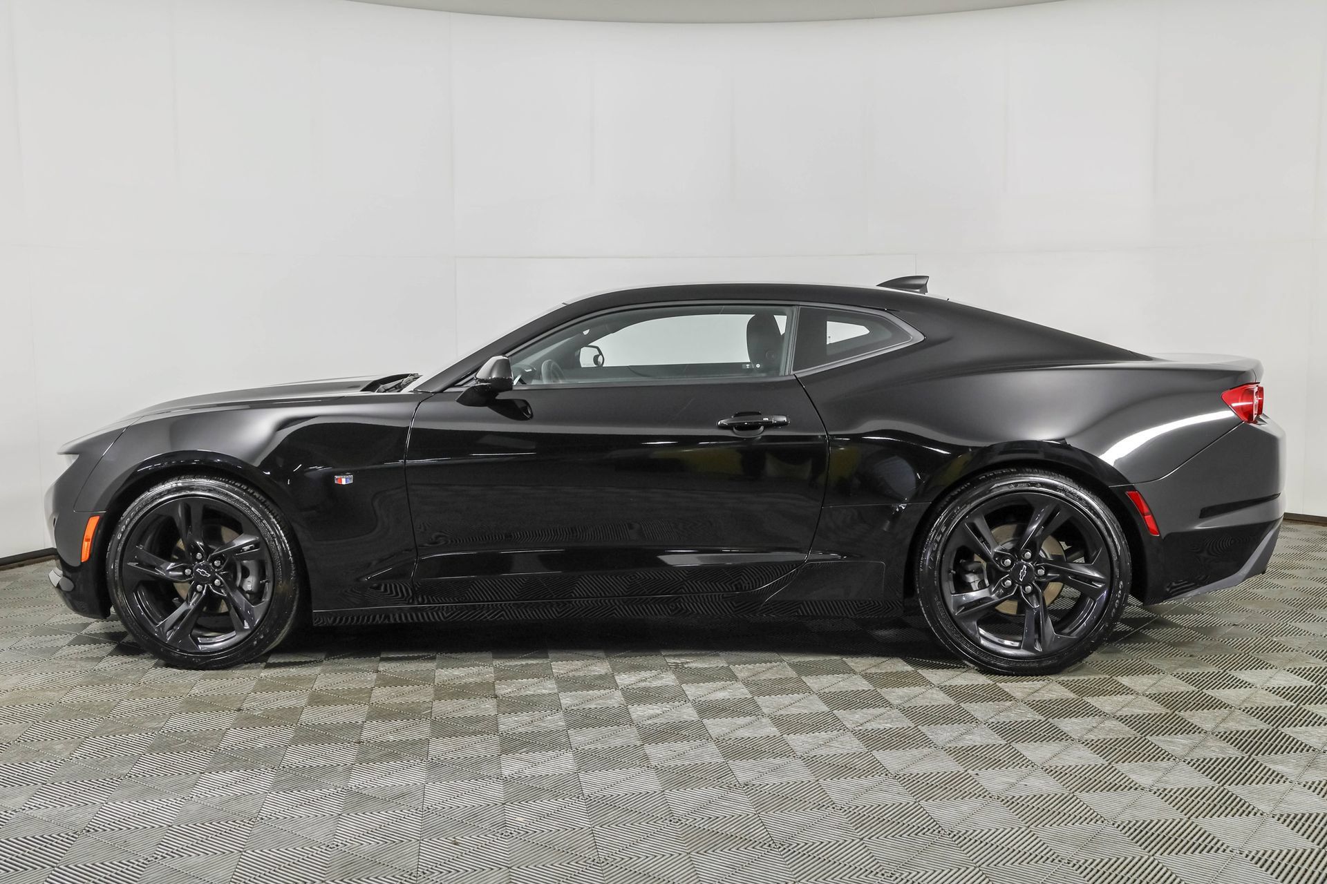 Used 2023 Chevrolet Camaro LT RWD image 18