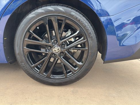 Used 2025 Toyota Camry SE FWD image 8