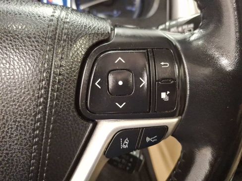 Used 2018 Toyota Highlander AWD V6 image 22