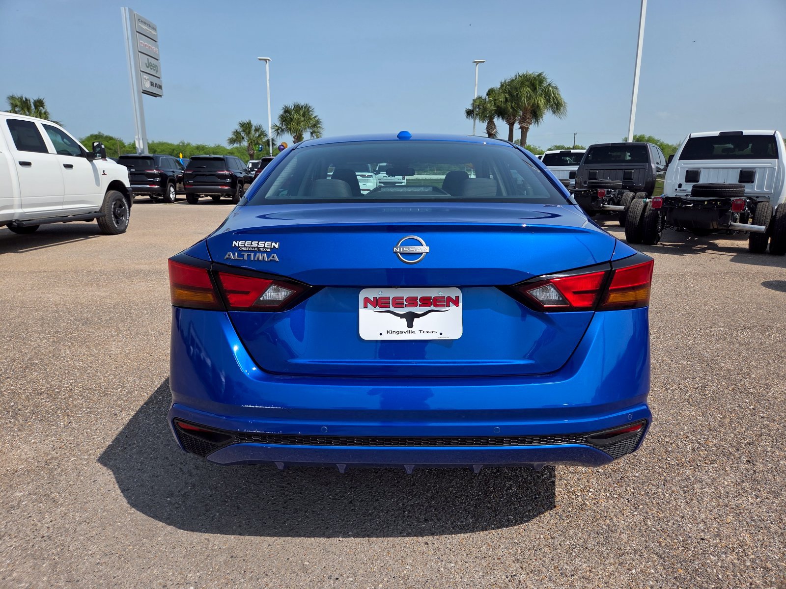 Used 2025 Nissan Altima 2.5 SV FWD image 7