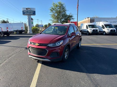 Used 2019 Chevrolet Trax LT FWD image 1