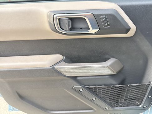 Used 2023 Ford Bronco Wildtrak image 14