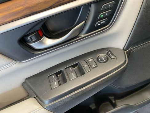 Used 2018 Honda CR-V Touring image 12