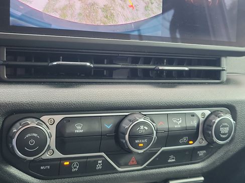 Used 2024 Jeep Wrangler Unlimited Sport AWD/4WD image 20