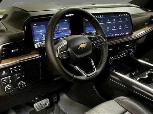 Used 2025 Chevrolet Tahoe High Country image 17