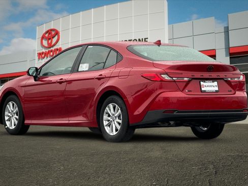 Used 2026 Toyota Camry LE image 5