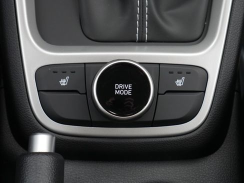 New 2026 Hyundai Venue SEL FWD image 6