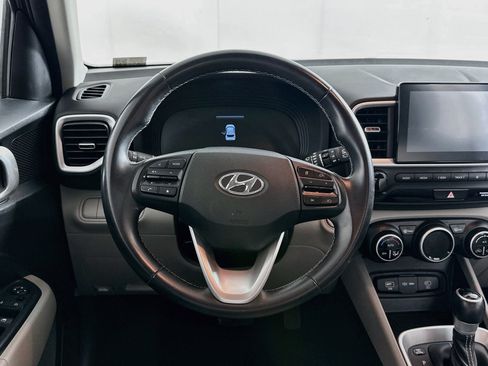 Used 2025 Hyundai Venue SEL FWD image 32
