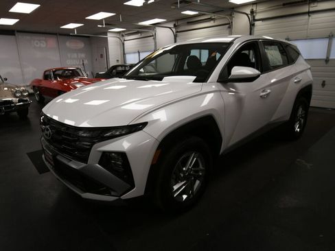 Used 2025 Hyundai Tucson SE AWD/4WD image 4