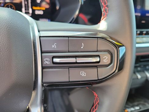 Used 2024 Chevrolet Colorado Z71 w/ Z71 Convenience Package 2 image 25