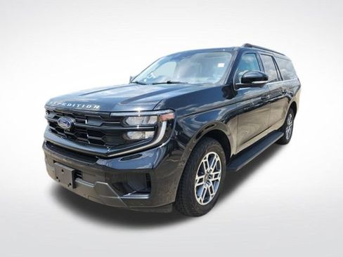 Used 2025 Ford Expedition Max Active AWD/4WD image 3