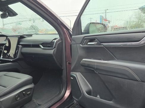 Used 2024 GMC Acadia Elevation image 10