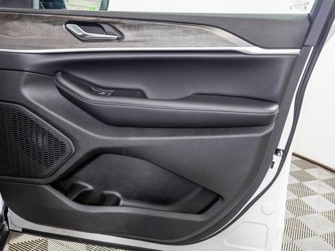 New 2026 Jeep Grand Cherokee Altitude image 45