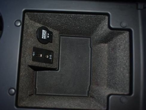 Used 2017 Porsche Macan S w/ Premium Package Plus image 31