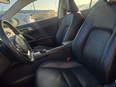 Used 2016 Lexus CT 200h FWD image 3