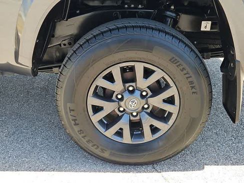 Used 2022 Toyota Tacoma SR5 RWD image 19