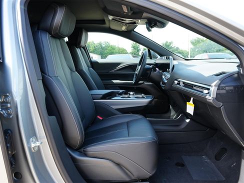 New 2025 Cadillac Lyriq Luxury image 25