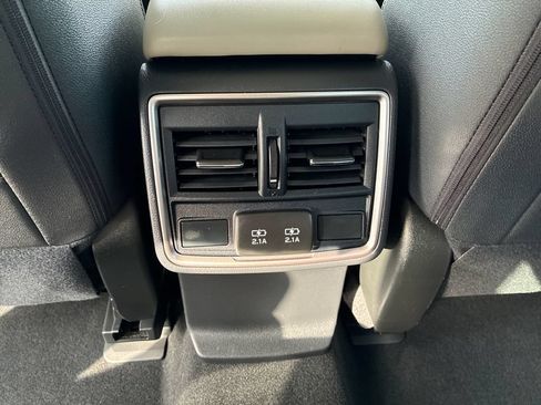 Used 2023 Subaru Forester Premium AWD/4WD image 17