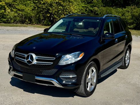 Used 2018 Mercedes-Benz GLE 350 4MATIC image 2