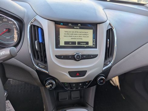 Used 2018 Chevrolet Cruze LS FWD image 15