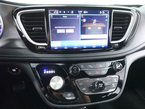 New 2026 Chrysler Pacifica Select w/ S Appearance Package image 17