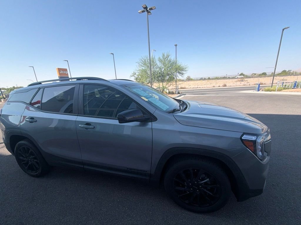 Used 2023 GMC Terrain SLE w/ Elevation Edition FWD image 6
