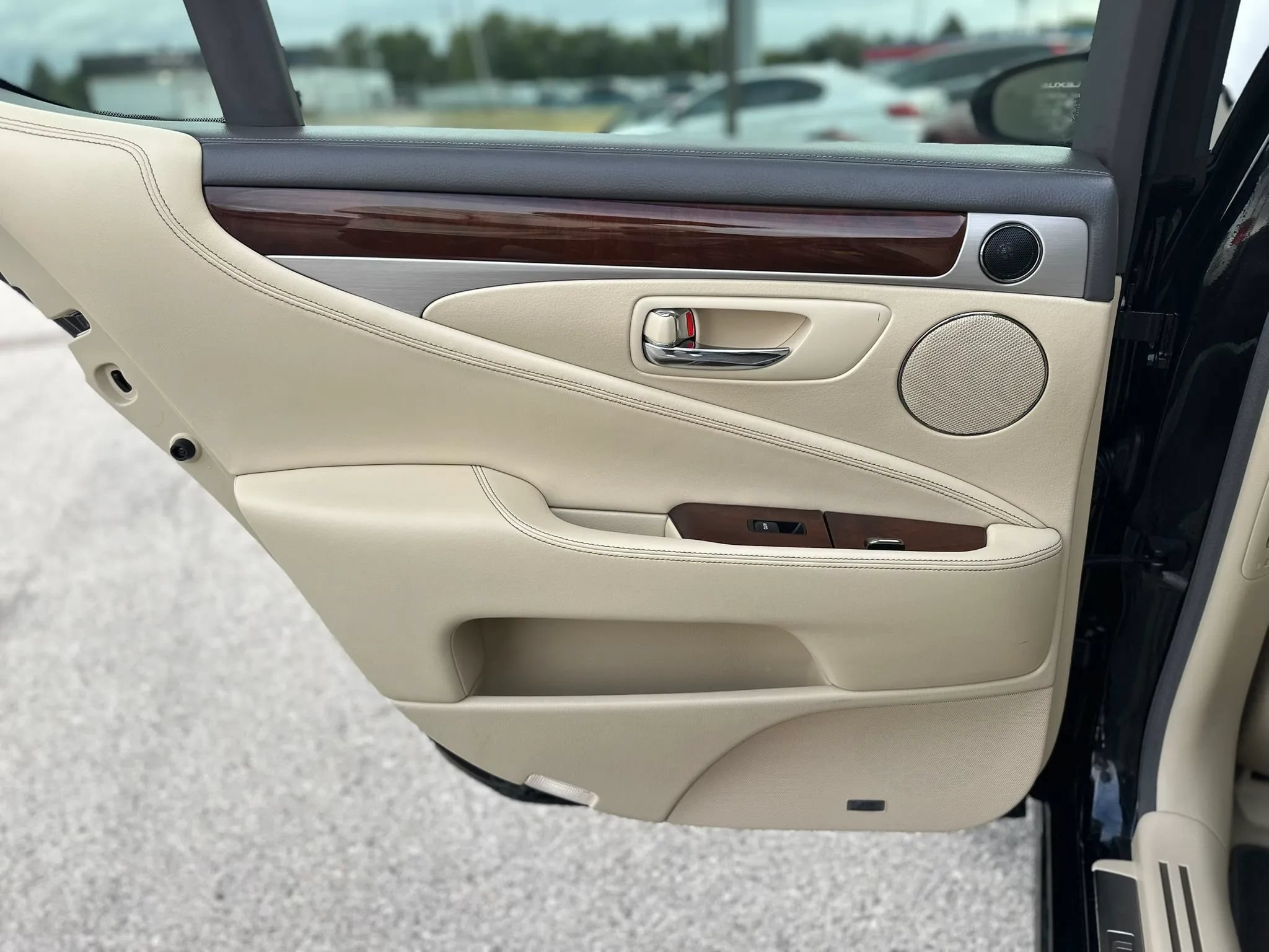 Used 2014 Lexus LS 460 AWD w/ Comfort Package image 22