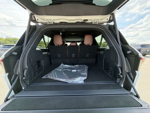 New 2026 Lincoln Navigator L Reserve AWD/4WD image 25