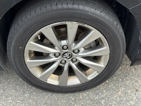 Used 2017 Toyota Camry XLE FWD image 33