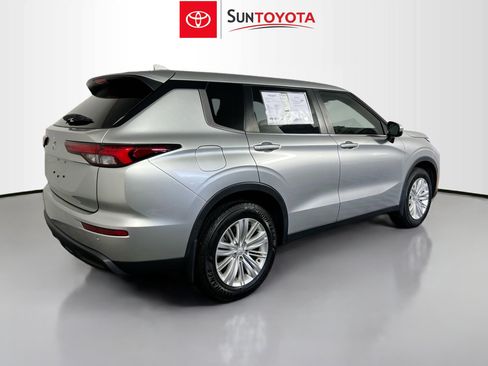 Used 2023 Mitsubishi Outlander ES image 4