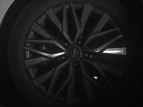 Used 2025 Nissan Altima 2.5 SV FWD image 12