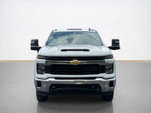 Used 2024 Chevrolet Silverado 2500 LT AWD/4WD image 2