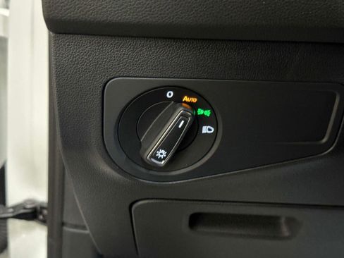 Certified 2024 Volkswagen Tiguan SE image 29