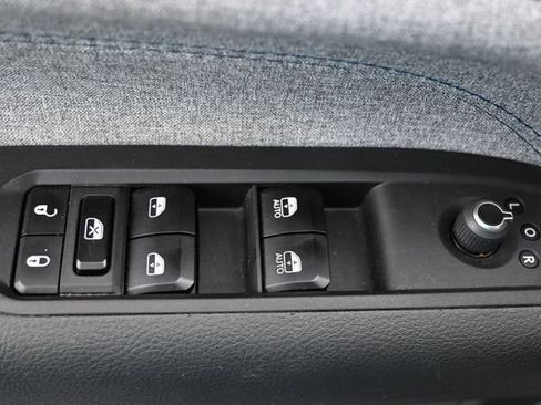 Used 2024 Jeep Compass Latitude AWD/4WD image 13
