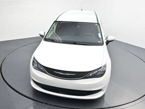 Used 2023 Chrysler Voyager LX FWD image 25