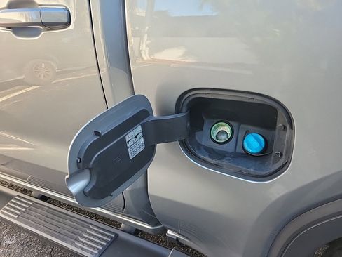 Used 2023 GMC Sierra 1500 AT4 w/ AT4 Premium Package image 17