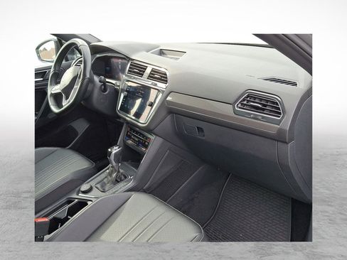 Used 2023 Volkswagen Tiguan SE R-Line image 11