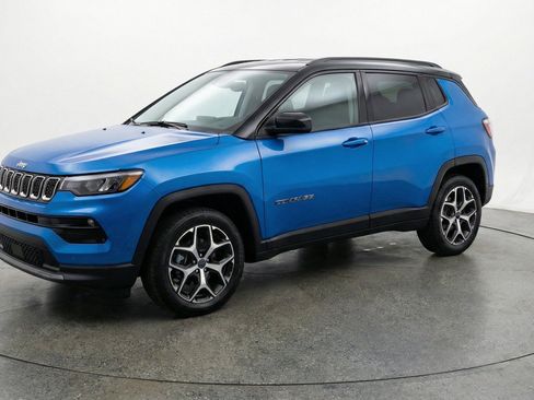 Used 2025 Jeep Compass Limited AWD/4WD image 3