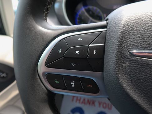 Used 2023 Chrysler Pacifica Touring-L FWD image 25
