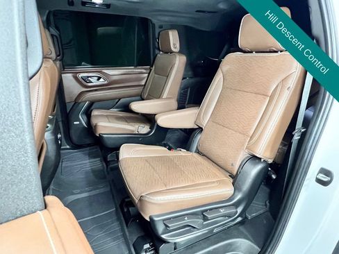 Used 2024 Chevrolet Suburban High Country AWD/4WD image 19