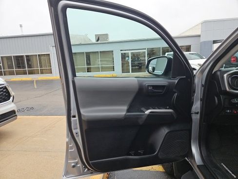 Used 2019 Toyota Tacoma SR5 image 26