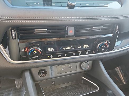 Certified 2025 Nissan Rogue SL image 16