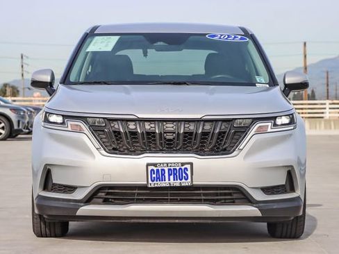 Used 2022 Kia Carnival LX image 4