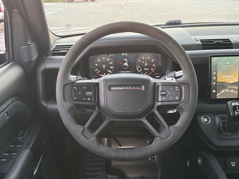 Used 2022 Land Rover Defender 110 V8 image 21