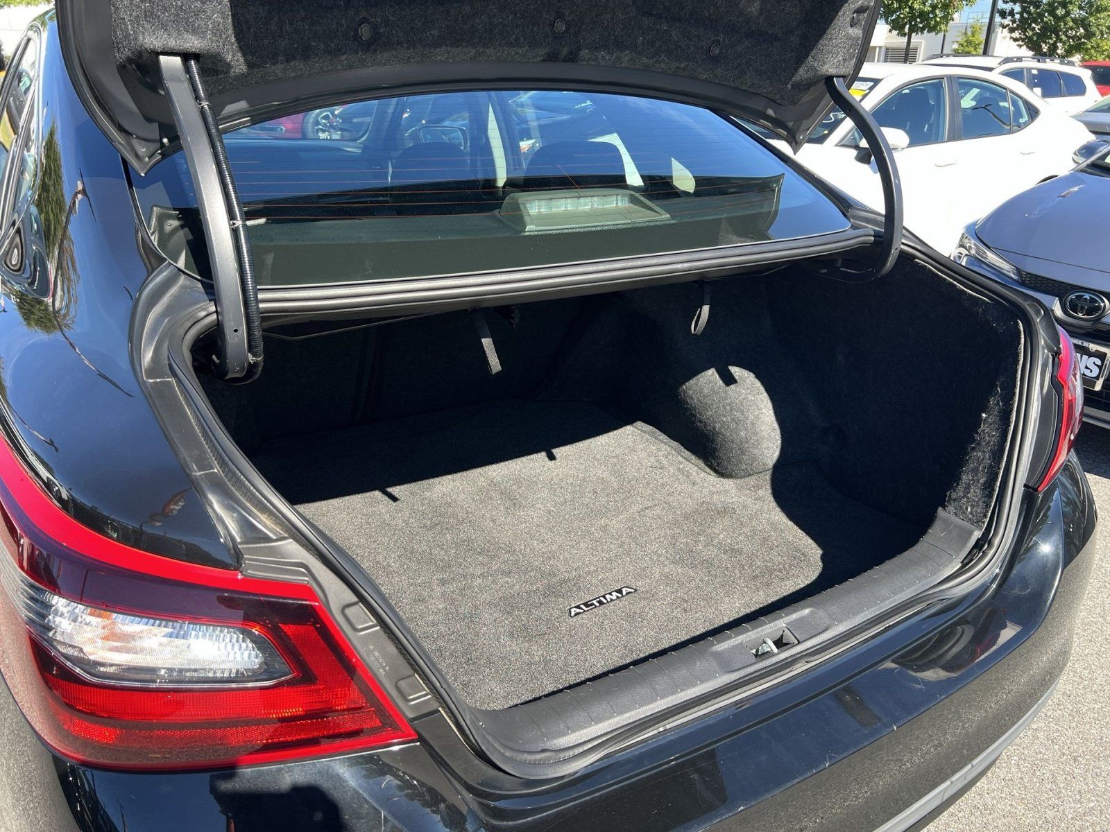 Used 2018 Nissan Altima 2.5 SR FWD image 25