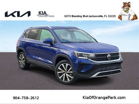 Used 2024 Volkswagen Taos SE image 1