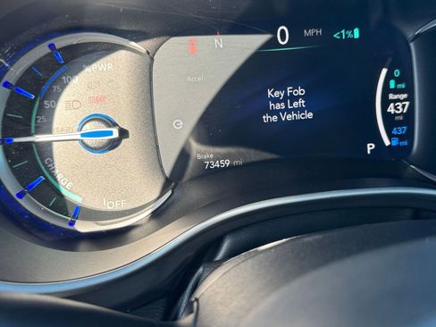 Used 2023 Chrysler Pacifica Touring-L image 42